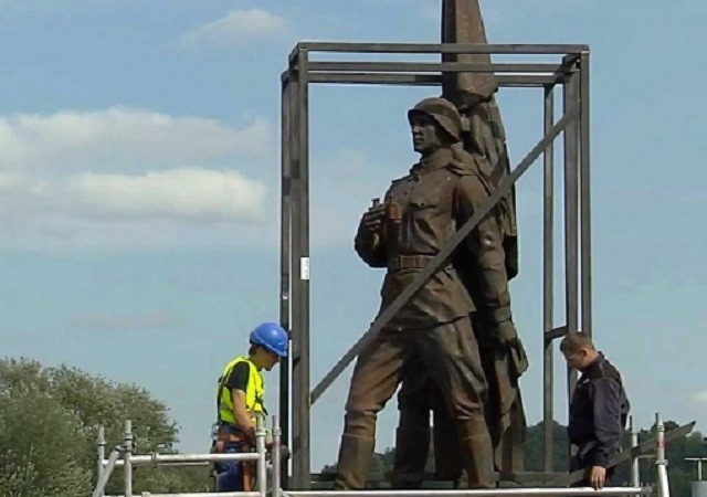 В Вильнюсе демонтировали памятник советского времени